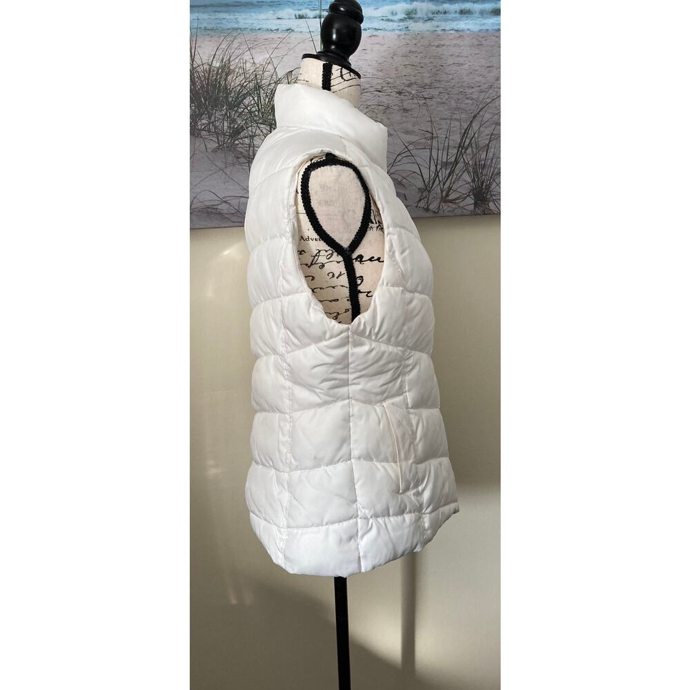Gap white fitted zipper/snap quilted puffer spring vest with pockets, size M - Picture 3 of 10